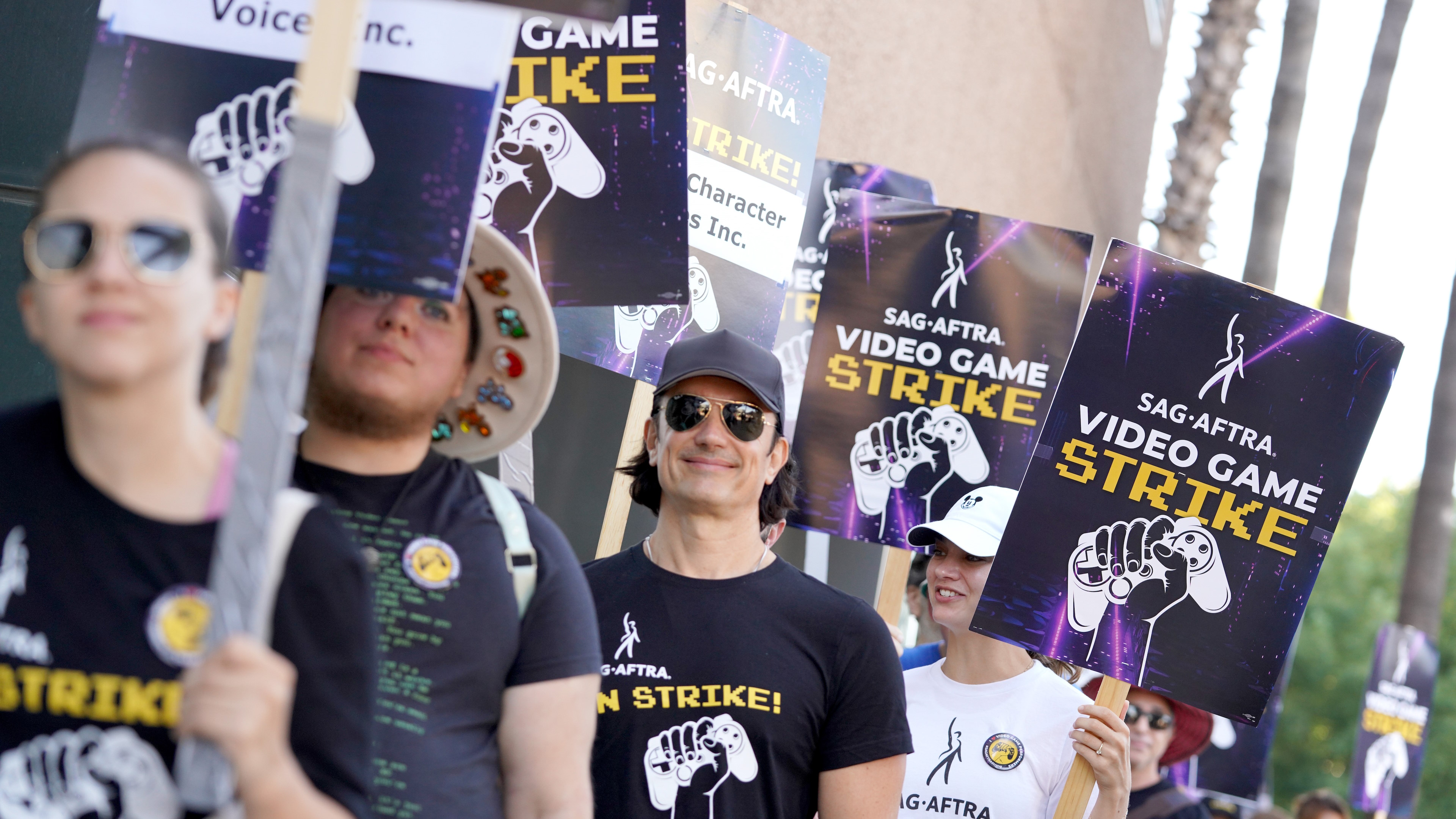 mtg8p35bsqhkfomcuhjv3o BURBANK, CALIFORNIA - AUGUST 15: Protestors attend the SAG-AFTRA Video Game Strike Picket on August 15, 2024 in Burbank, California. (Photo by Lila Seeley/Getty Images)