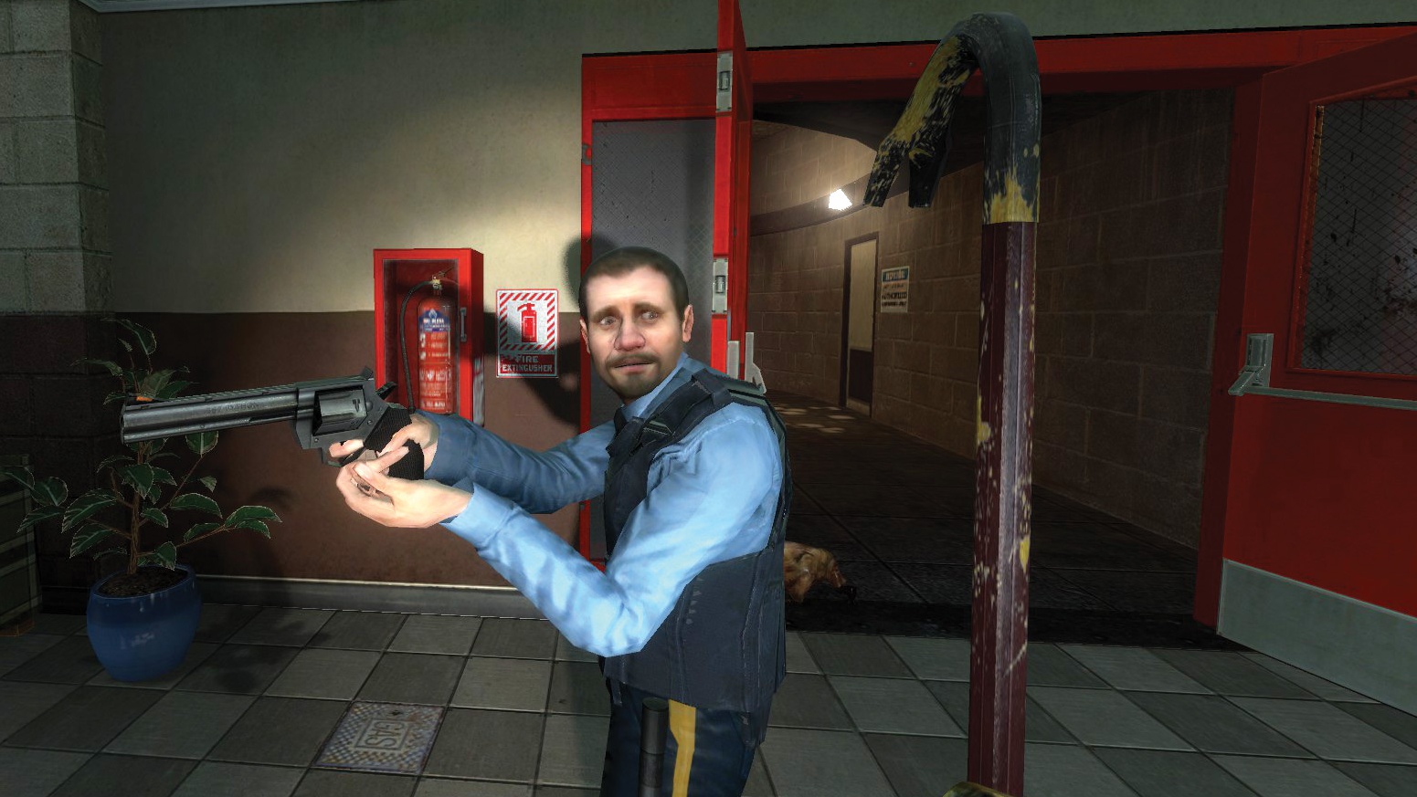 A Black Mesa security guard looks worriedly at the player's blood-spattered crowbar.