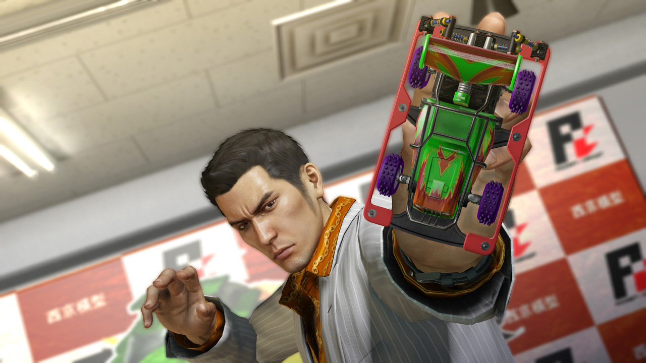 Kazuma Kiryu holding a race car during Yakuza 0.
