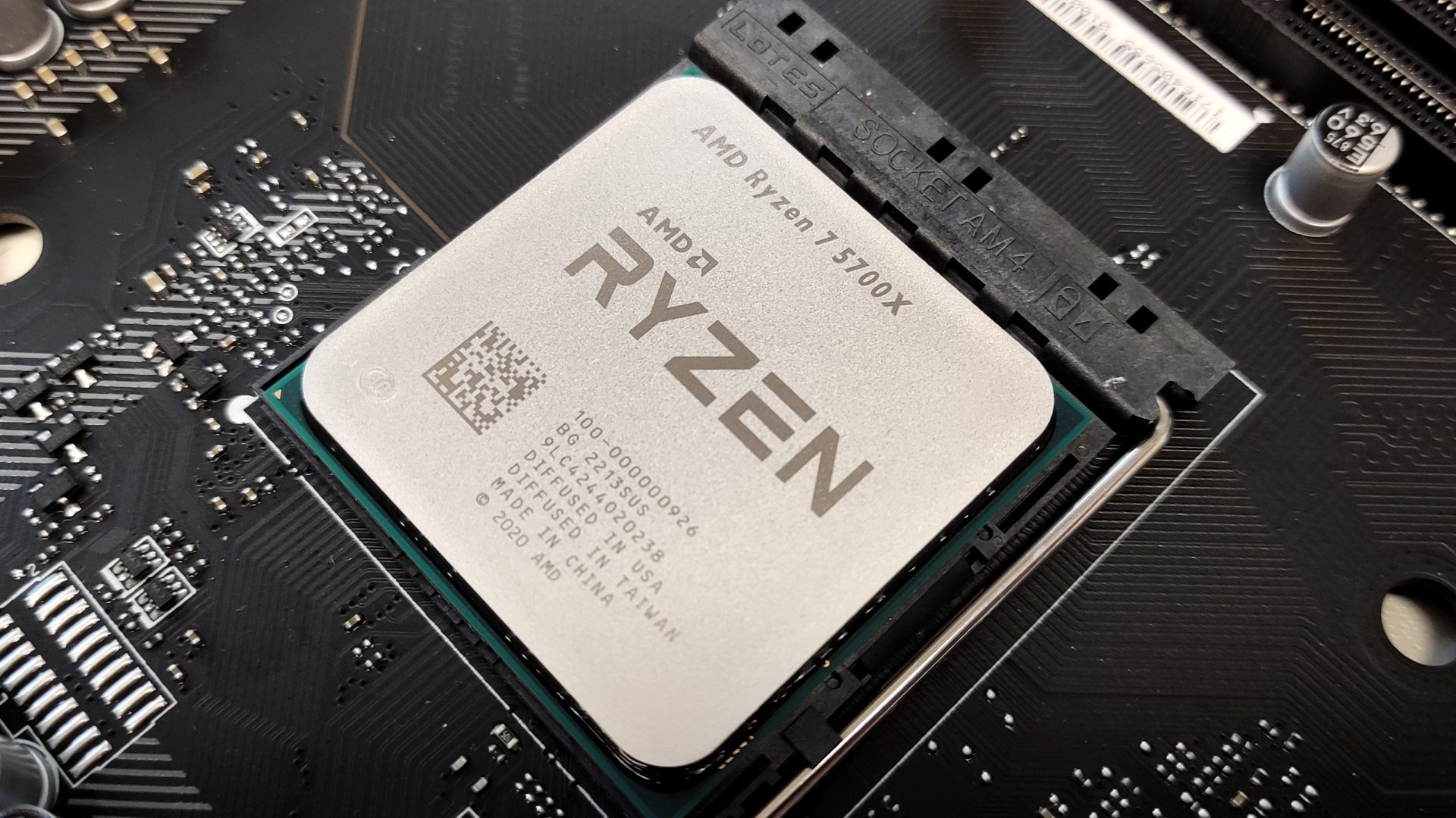 tkcj33a2fo4su2udhjdimk-1 AMD Ryzen 7 5700X in motherboard.